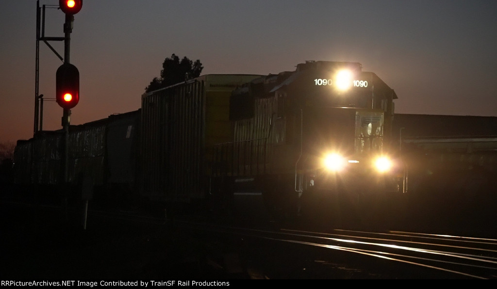 UP 1090 Leads the LRB50 11